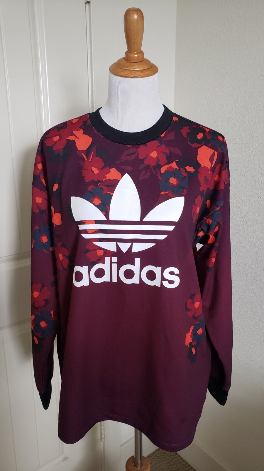 Women’s Adidas x HER London Studios Floral Crewneck Sweater GC6836 – Size M