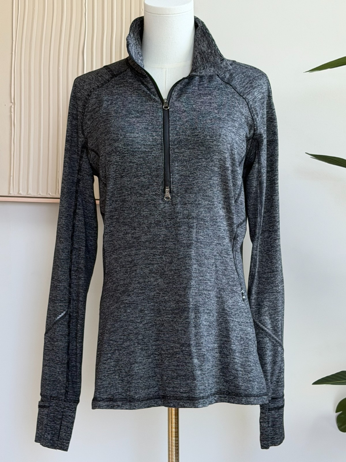Lululemon Race Your Pace 1/2 Zip pullover Size 10 Heathered Black