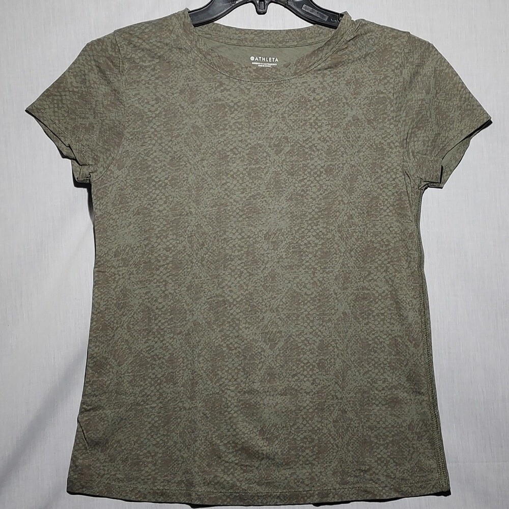 Athleta olive green snake skin print short sleeve women’s shirt size small