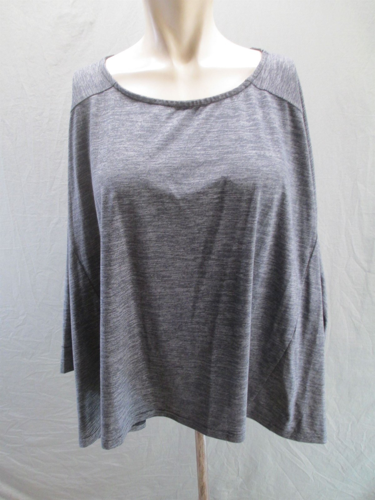 Lucy Size S Womens Gray Oversized Short Sleeve Round Neck Activewear TShirt 613