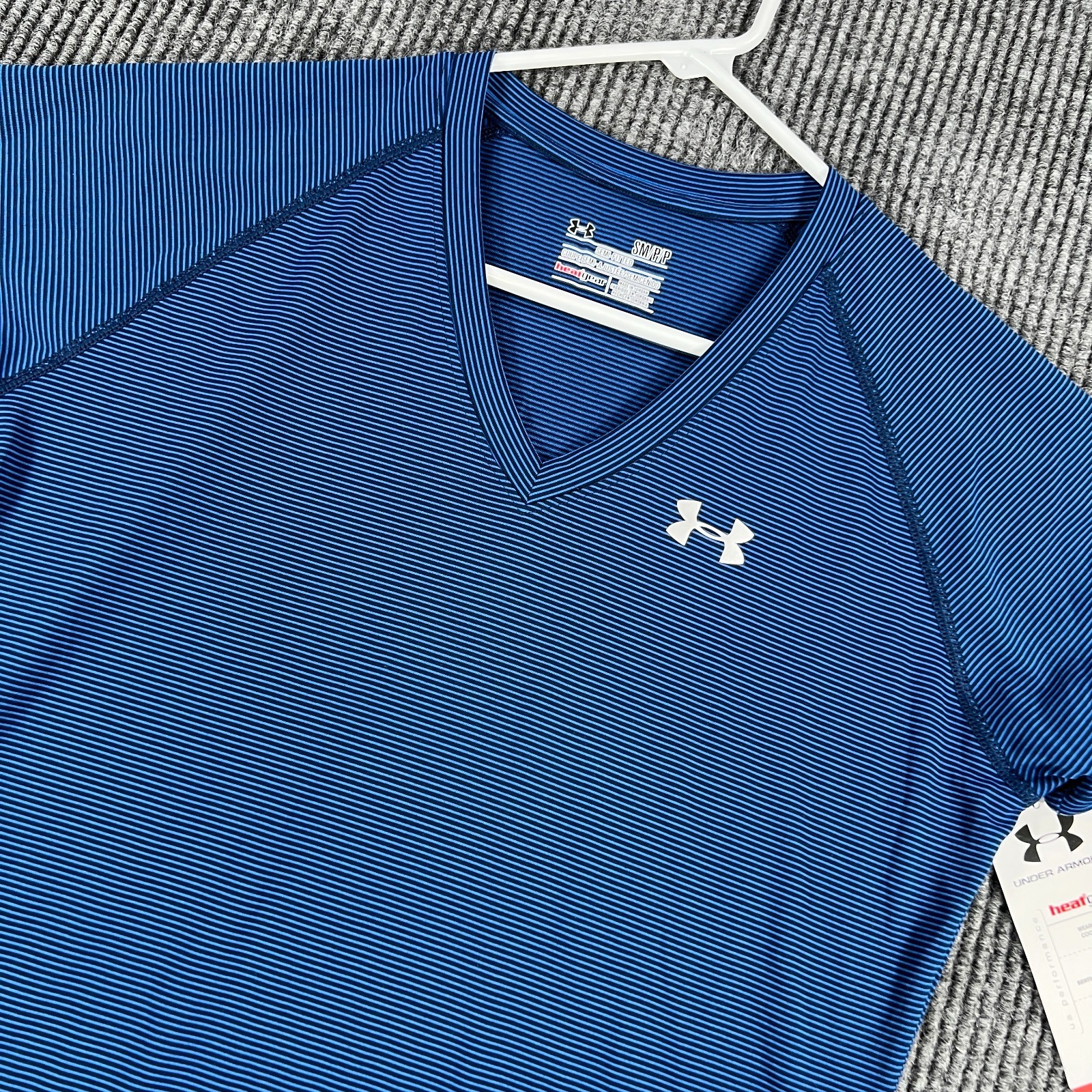 Under Armour Semi Fitted Shirt Womens Small Blue Striped V Neck Heat Gear New