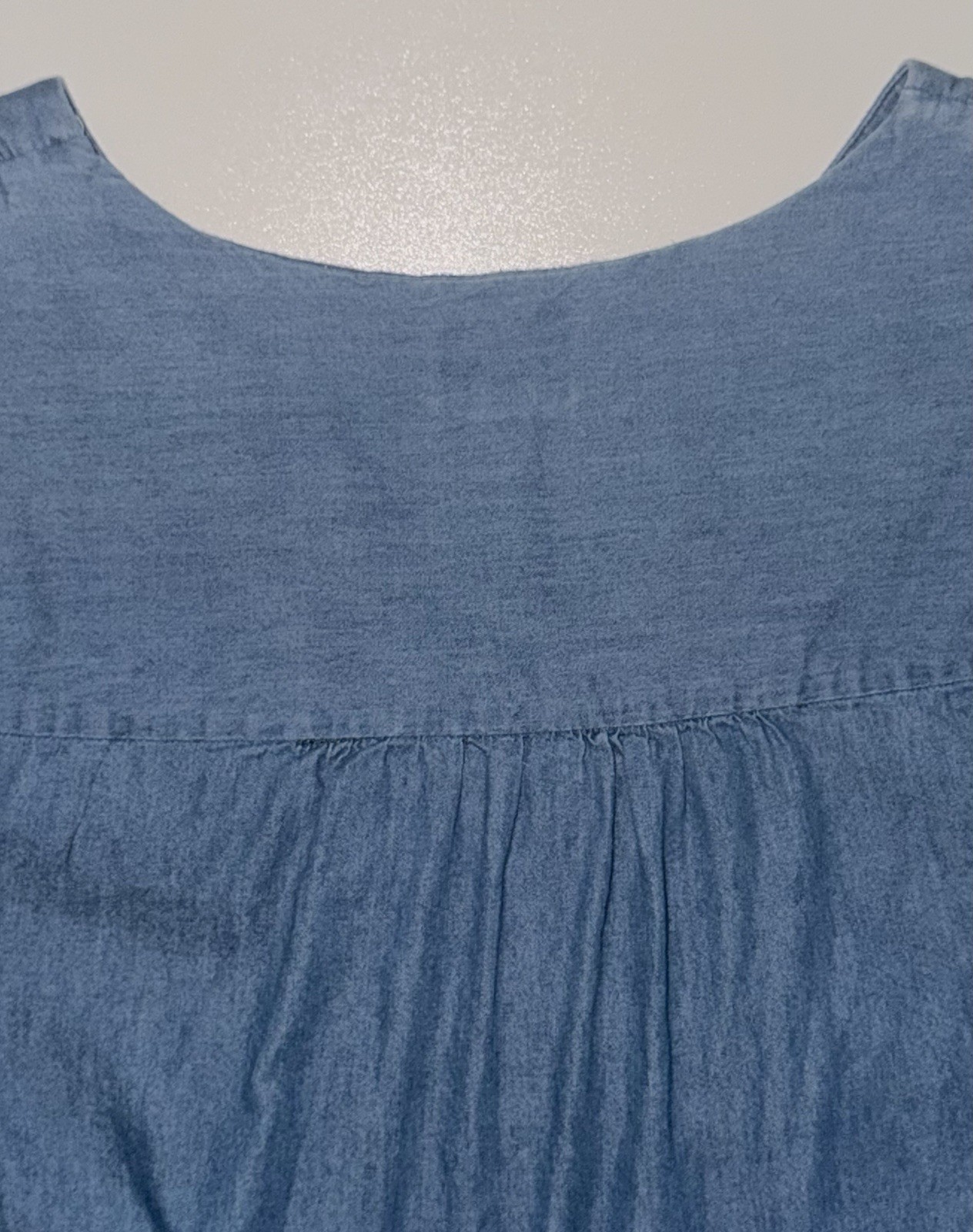 St John’s Bay Top Blue Denim Chambray Cotton Rayon Blend Shirt Blouse Women’s M