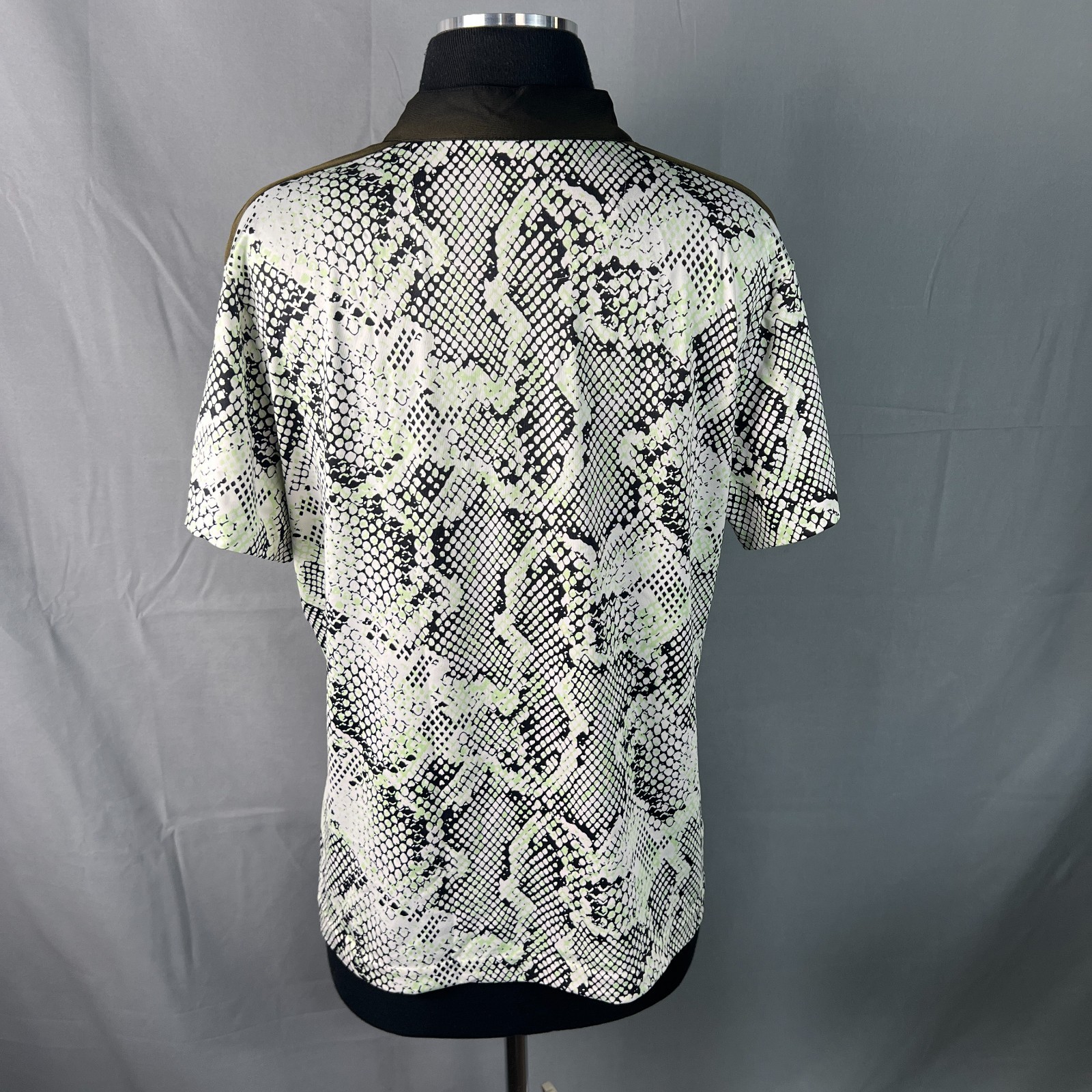 Tail Athletic Top Womens Large Multicolor Stretch Artsy Snake Print Snap Front