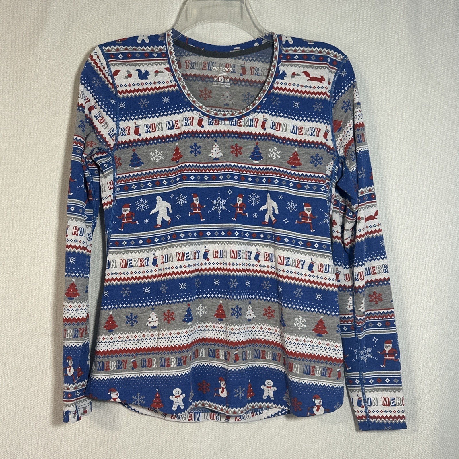 Brooks Women’s Run Merry Christmas Shirt Size Small EUC Santa Yeti Red Blue