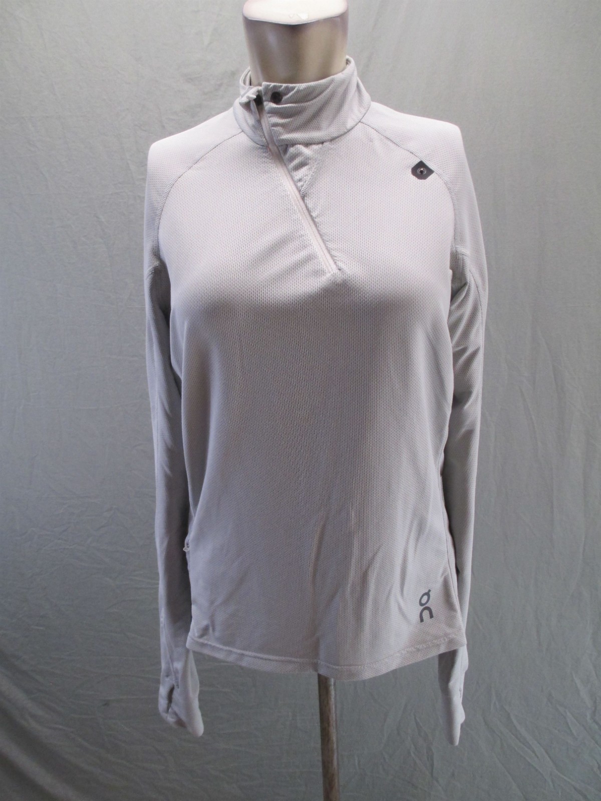 On Running Size L Womens Gray 1/4 Zip Trumb Hole Stretch Sport Clima Shirt 522