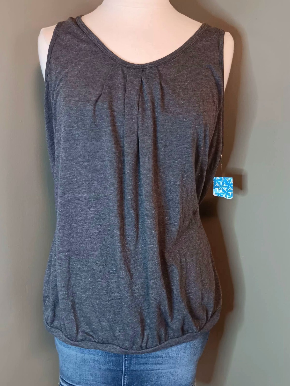 Old Navy Active NWT Women’s Gray Semi Fitted Racerback Tank Top Size XL