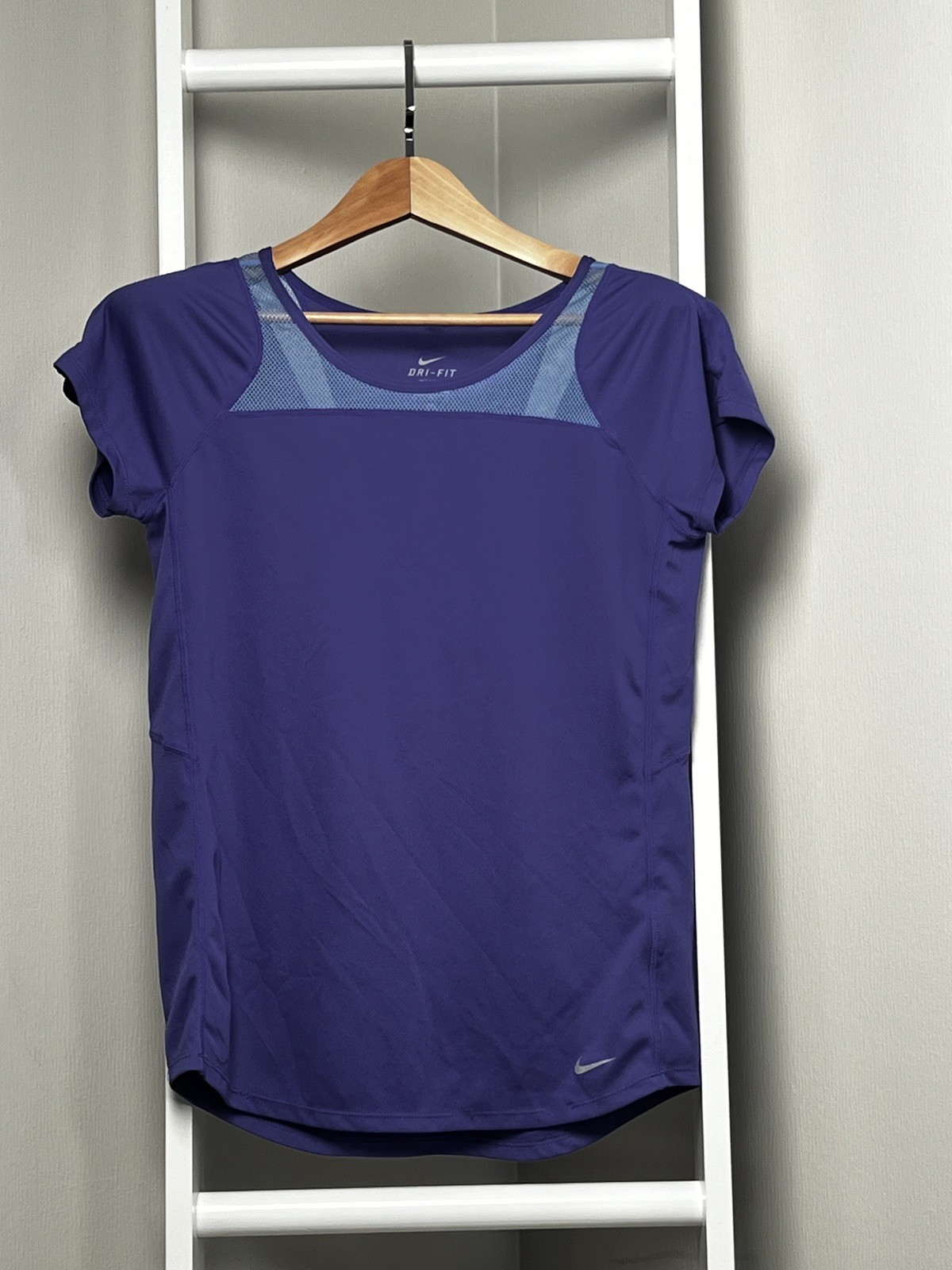 Nike Activewear Tee Shirt Womens M Purple Blue Mesh Athletic Dri-Fit EUC