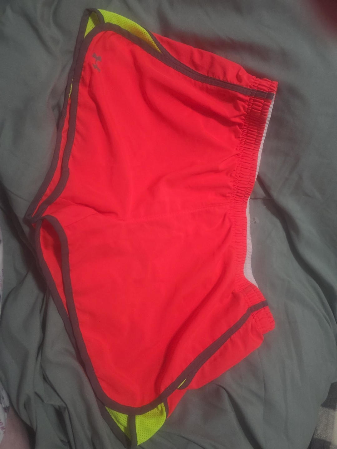 Under Armour Semi-fitted heat gear Size Large