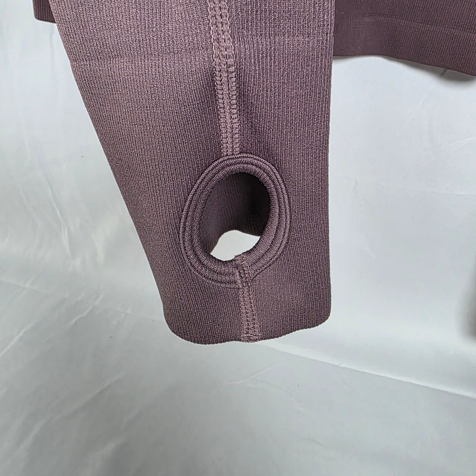 Forever 21 Active Ribbed Seamless Long Sleeve Crop Top Large Mauve w/ Thumbhole