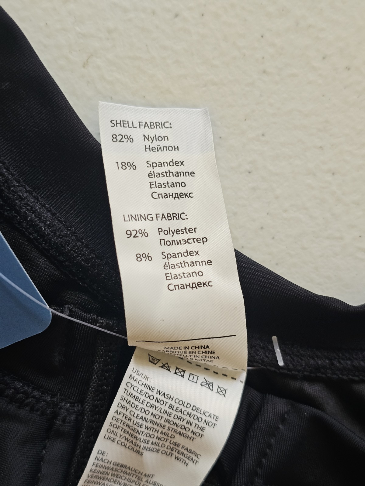 Ladies Basic Active Wear Black&White Front Pockets Padded Bra Size Medium NWT