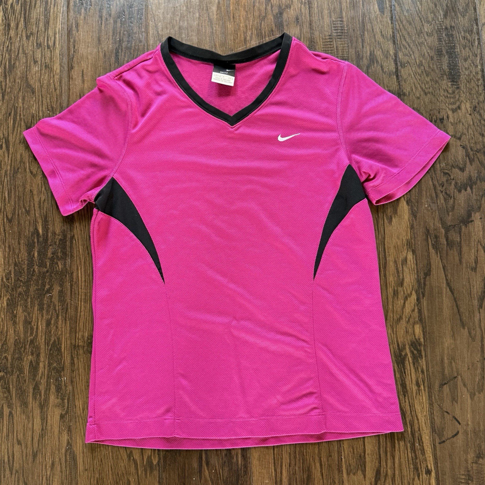 Nike women’s Pink & Black V-Neck Performance Tee size Small