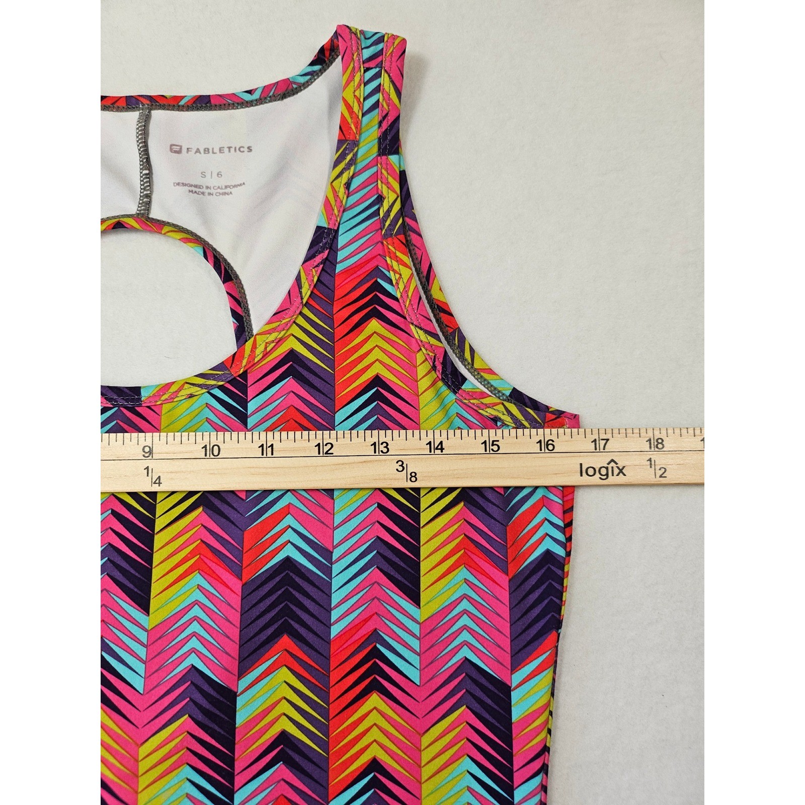 Fabletics Womens Small 6 Geometric Chevron Keyhole Back Athletic Tank Top Multi