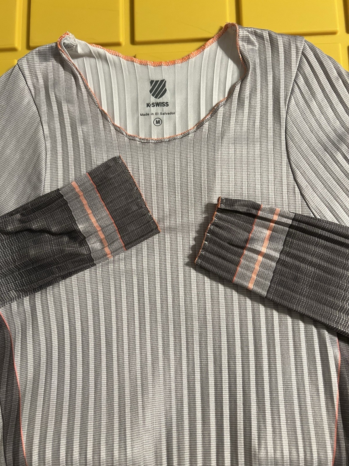 K-Swiss Women’s Pleated Long Sleeve Crew Tennis Shirt Medium Asphalt