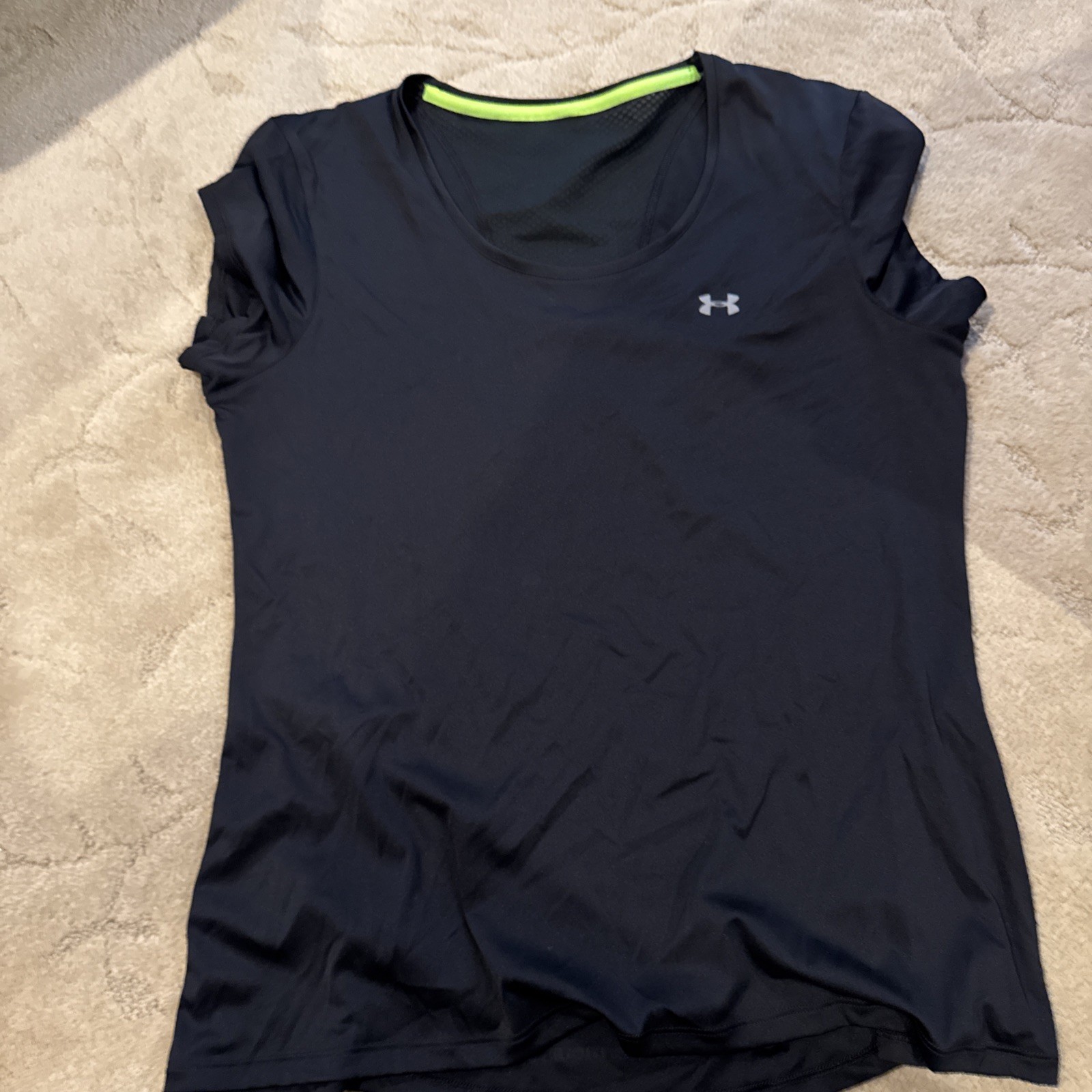Under Armour Heat Gear Semi-Fitted Black U Neck T-Shirt Women’s Short Sleeve L