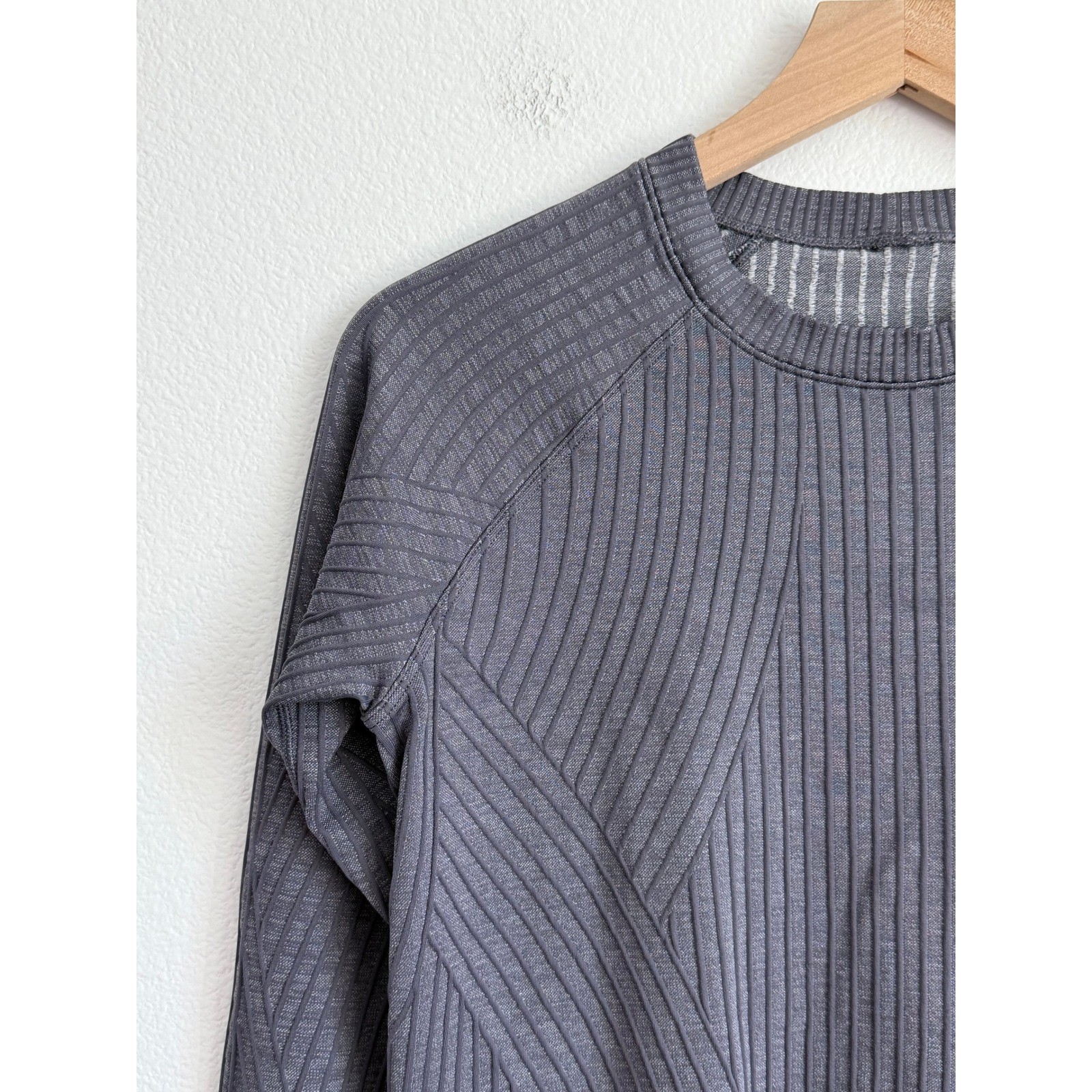 Lululemon Rest Less Pullover 8 Gray Gorpcore Ribbed Knit Thumbhole Top Gym