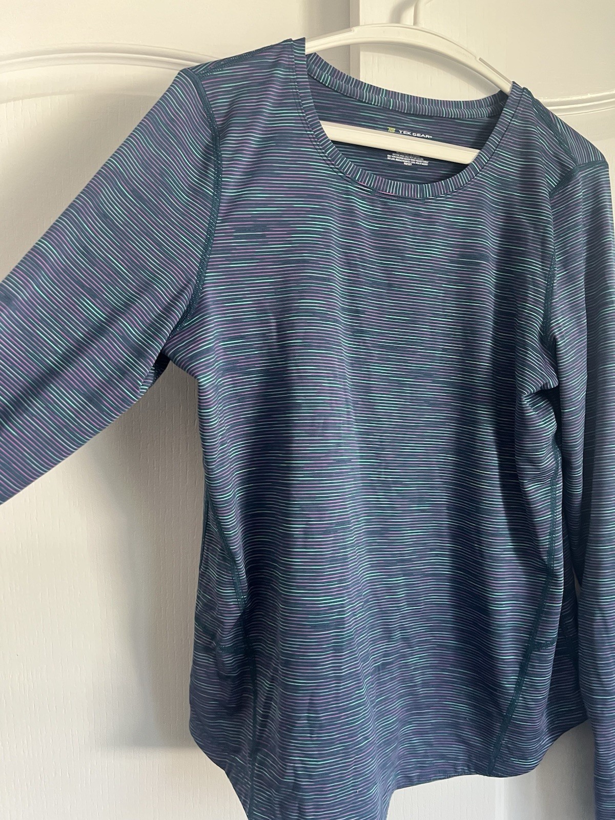 Tek Gear DRYTEK Women’s M Long Sleeve Crew Neck Striped Stretch Top Blue/Purple