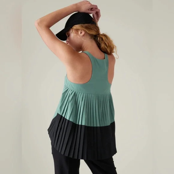 Athleta Sz Medium Swing Forward Tank Pleated NWT Teal & Black V Neck Athletic