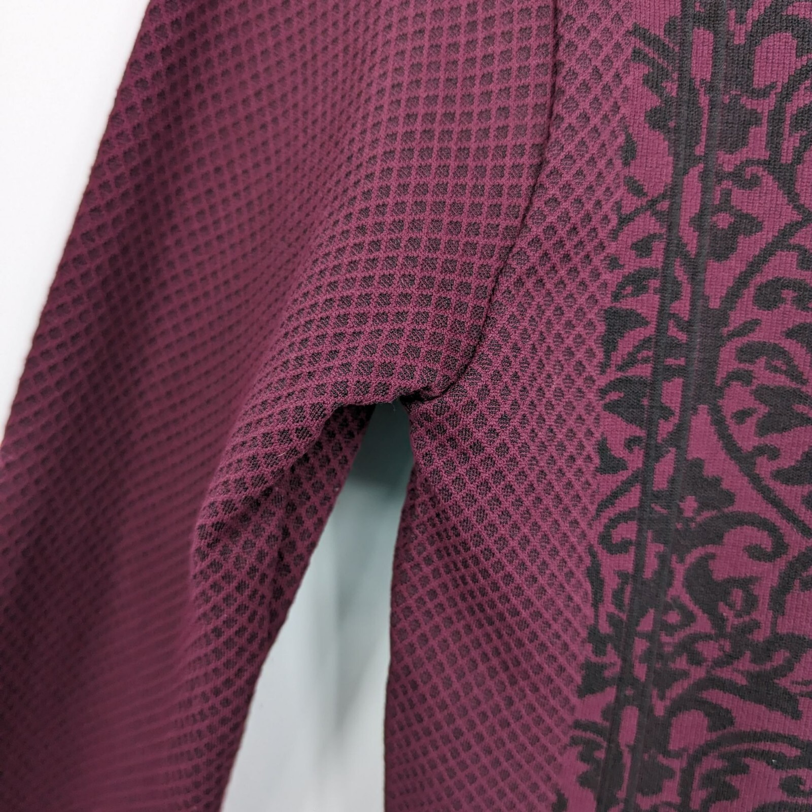 Fabletics Long Sleeve Athletic Top S Maroon Black Damask Scooped Textured Fitted