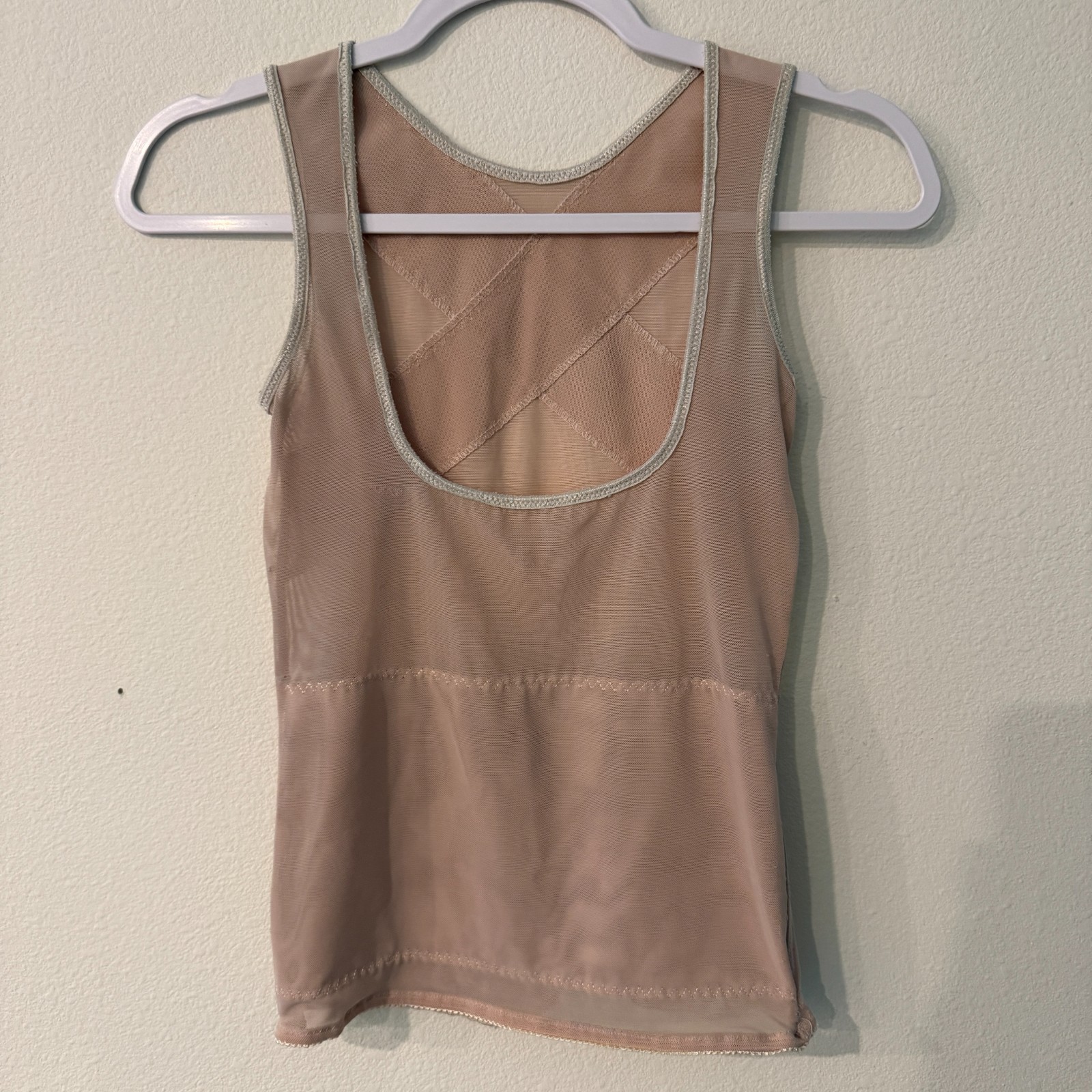 Kymaro Body Shaper Tank Style Top Nude Women Size Medium Preowned (A14-12)
