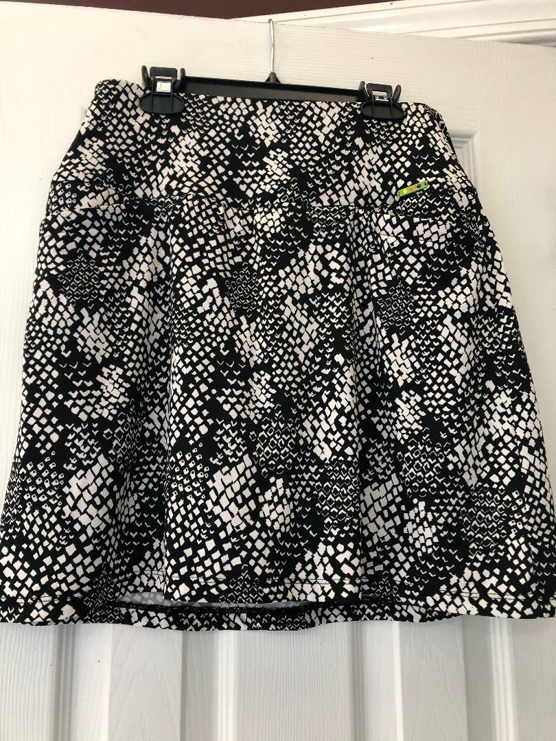 NWT Ladies Swing Control Black & Cream Pullon knit GOLF SKORT – size 4 $130