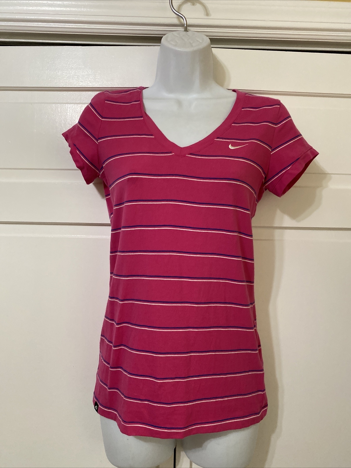Nike Womens Small 4-6 The Athletic Dept Nike Pink Striped T-Shirt V-Neck