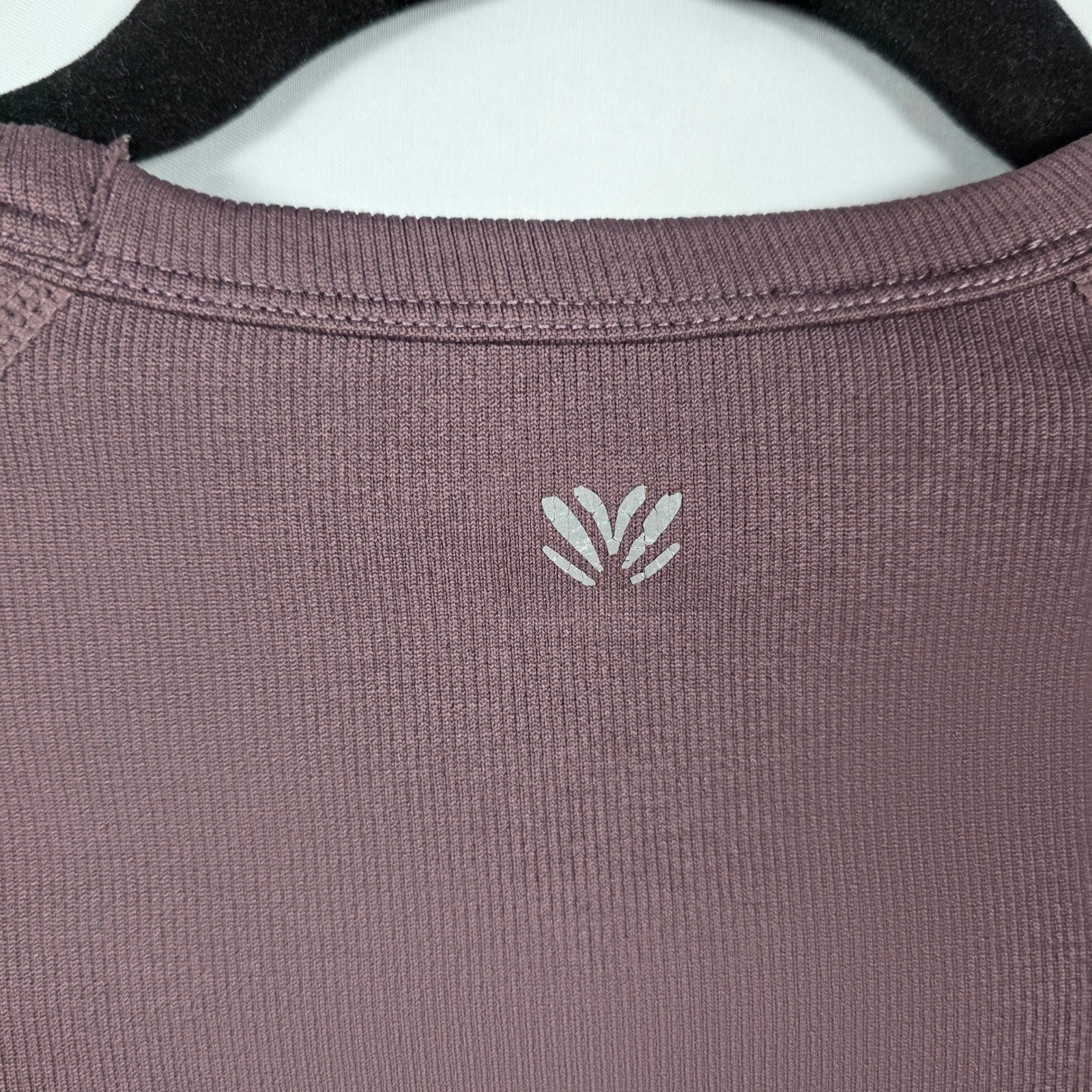 Forever 21 Active Ribbed Seamless Long Sleeve Crop Top Large Mauve w/ Thumbhole