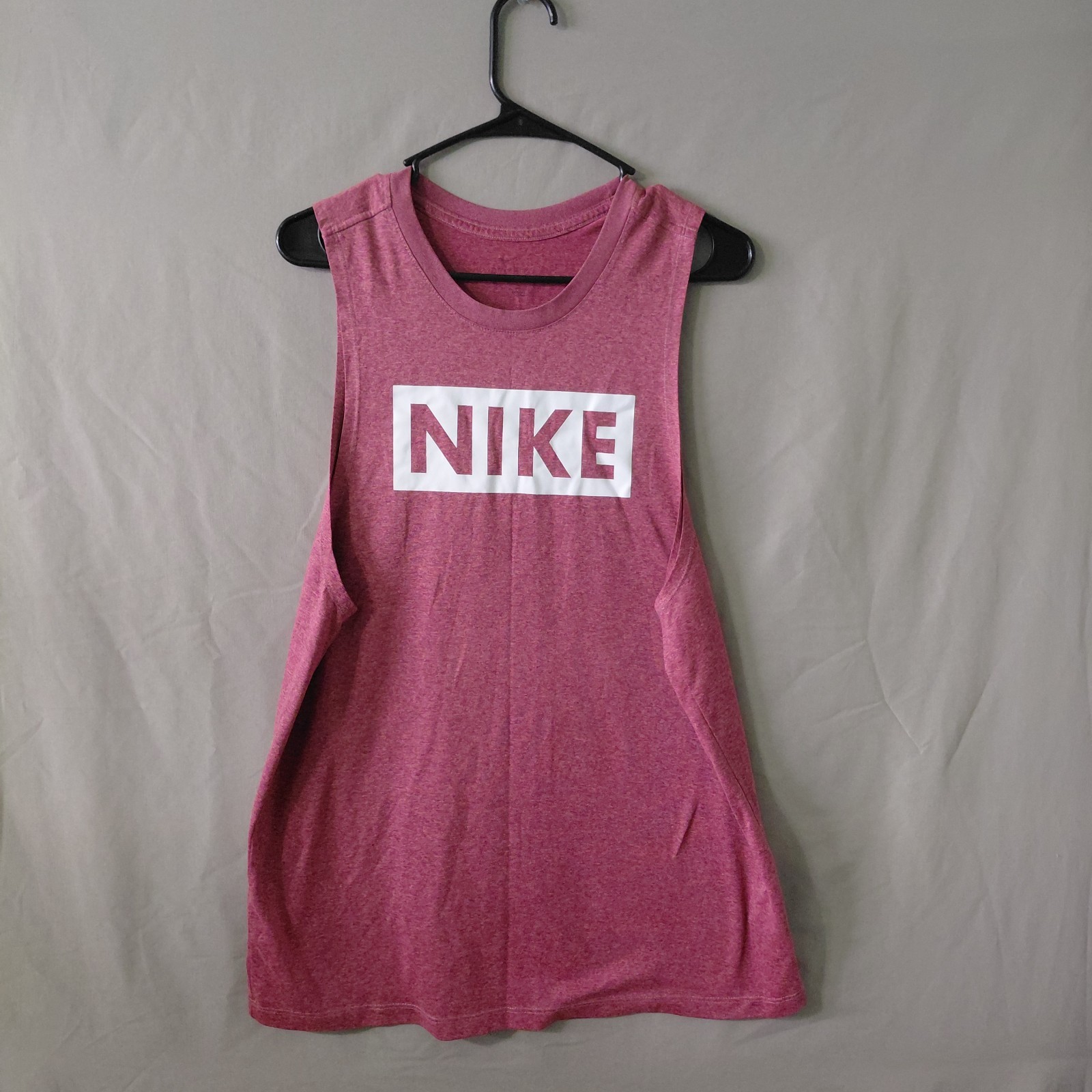 Nike Shirt Sleeveless Tank Top Gym Activewear Swoosh Pink Athletic Logo Graphic