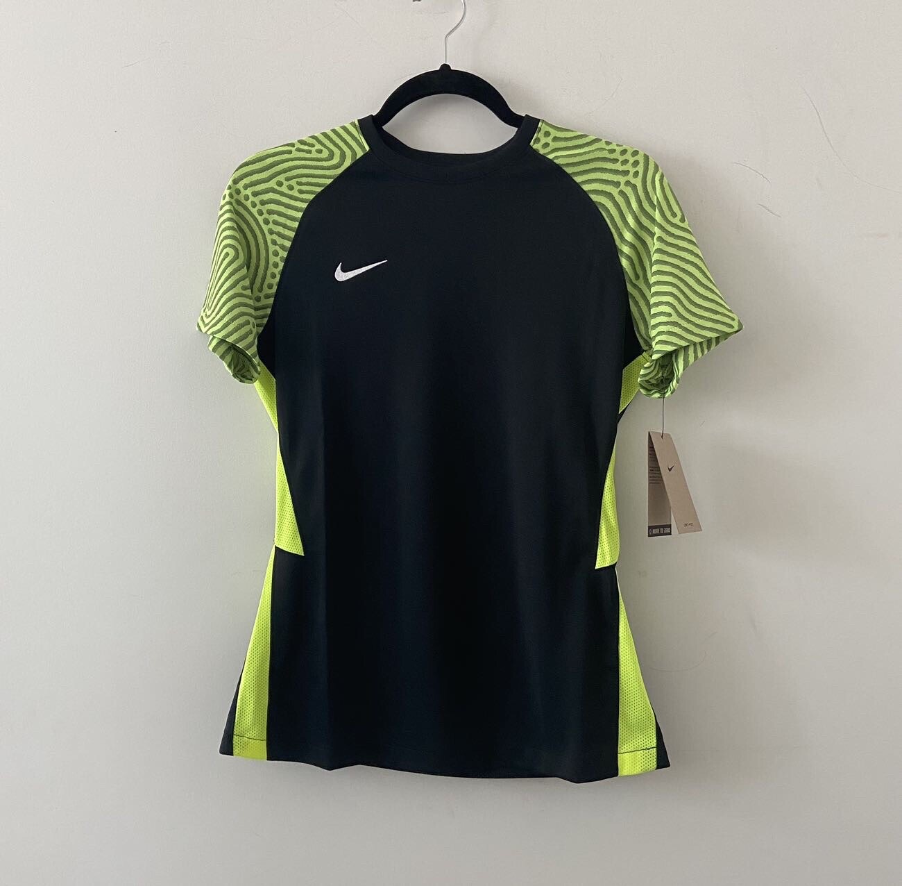 Nike Strike 2 Women’s Soccer Jersey Size Small