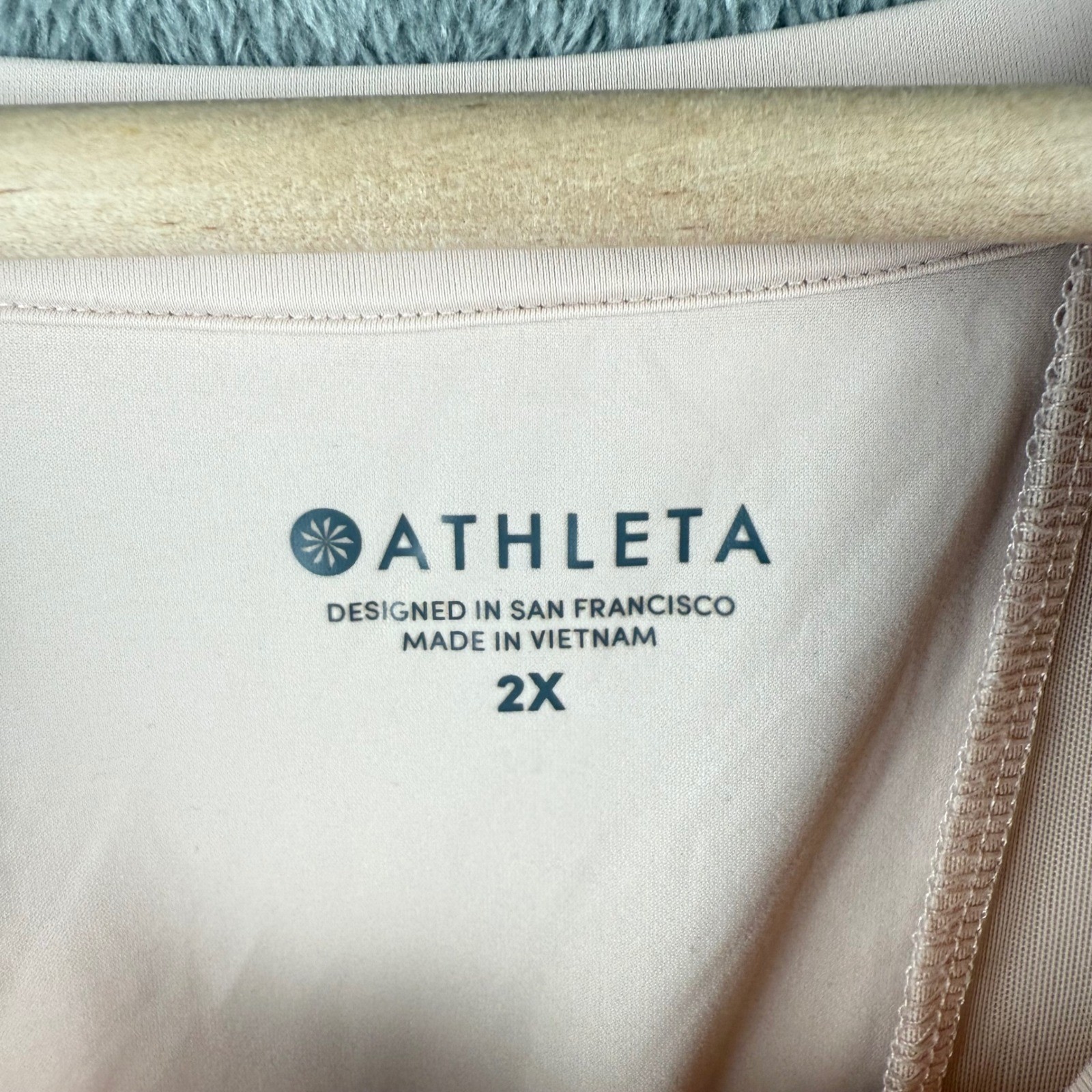 Athleta Long Sleeve Shirt Womens 2X Light Pink Athleisure Workout Stretch Casual