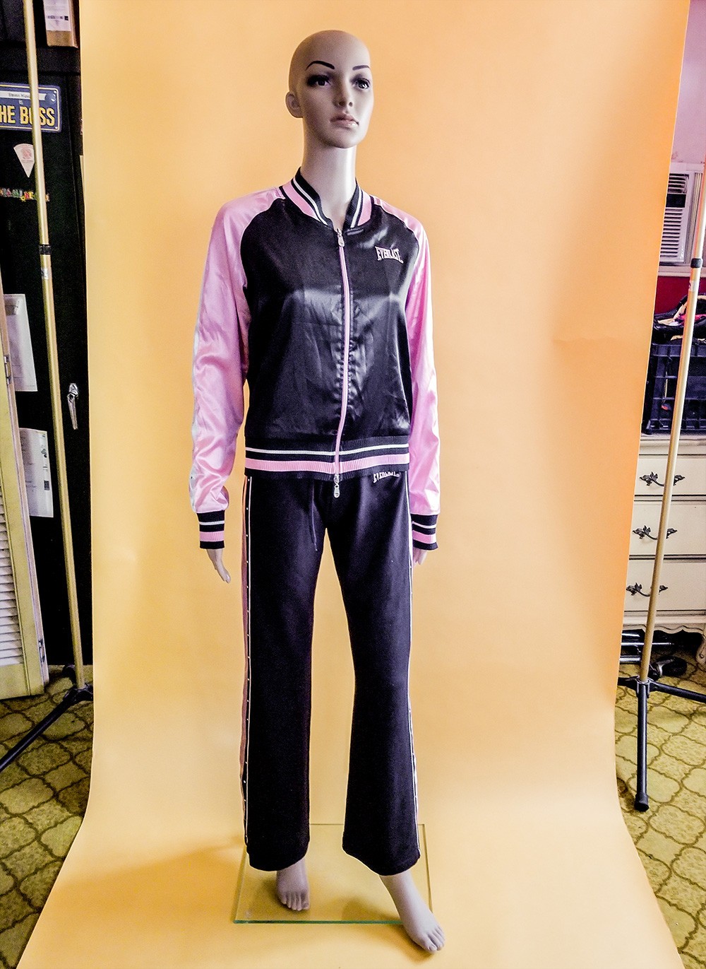 Woman’s Everlast Top/Bottom Warm Up Suit Black & Pink! Size SMALL Sparkly!