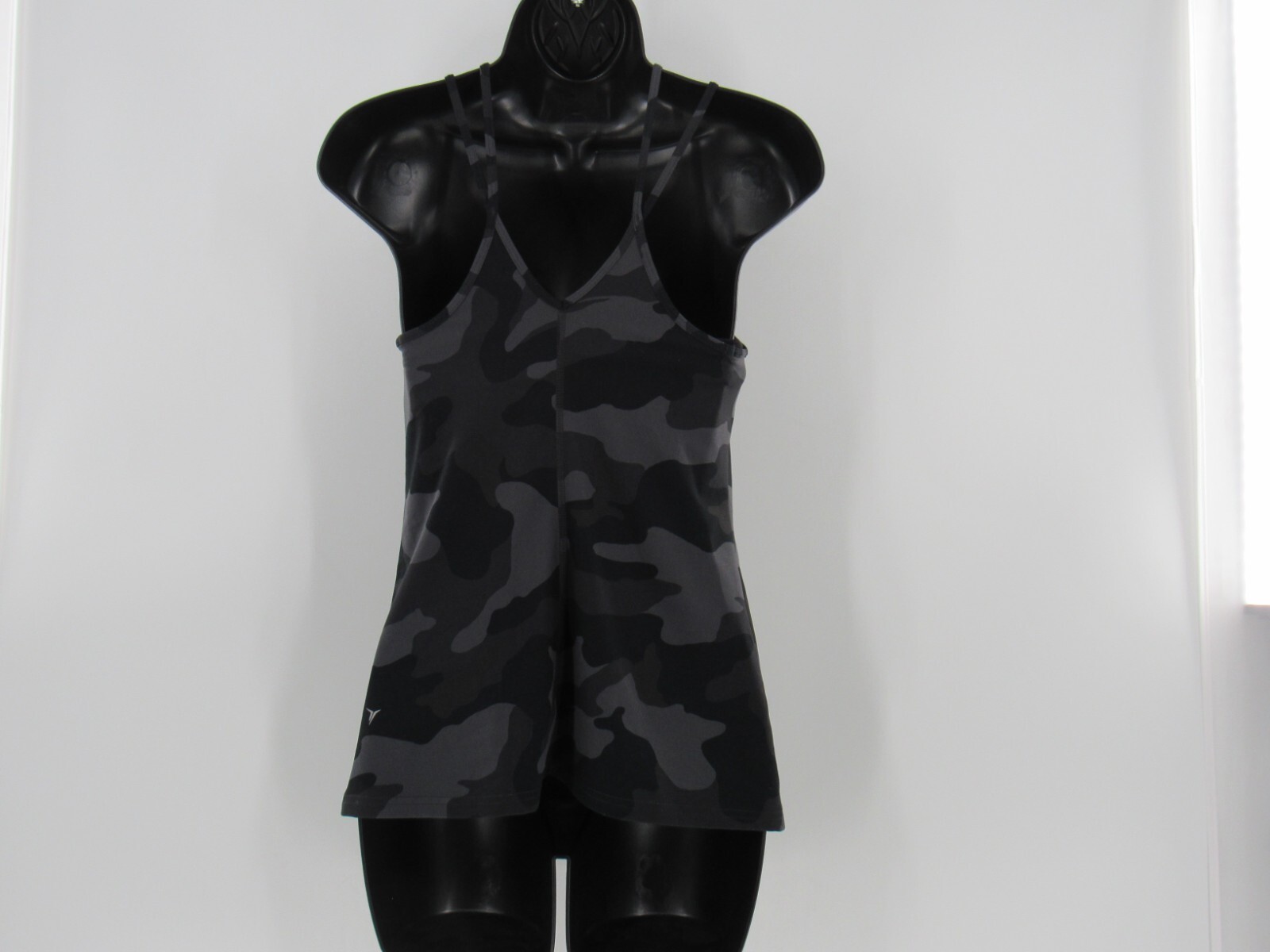 Old Navy Active Powersoft Camouflage Cropped Tank Built In Bra Women’s Small