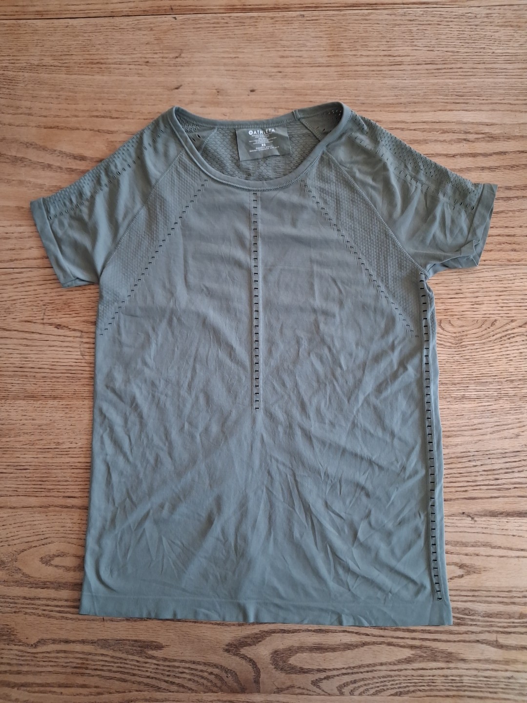 Athleta Foothills Seamless Perforated Top Sage Green Womens Sz XS Athleisure Run