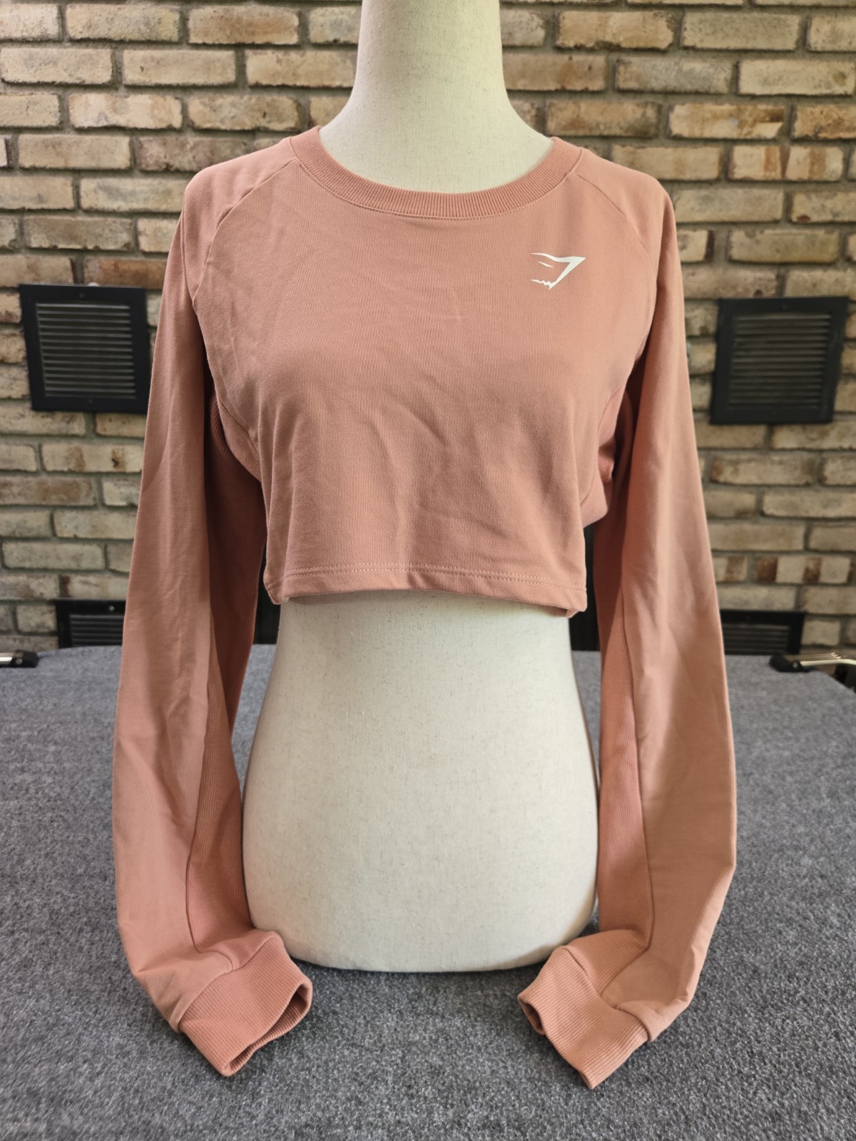 Gymshark Haze Pink Cropped Training Sweatshirt Womans Sz XS Sporty Chic Athletic
