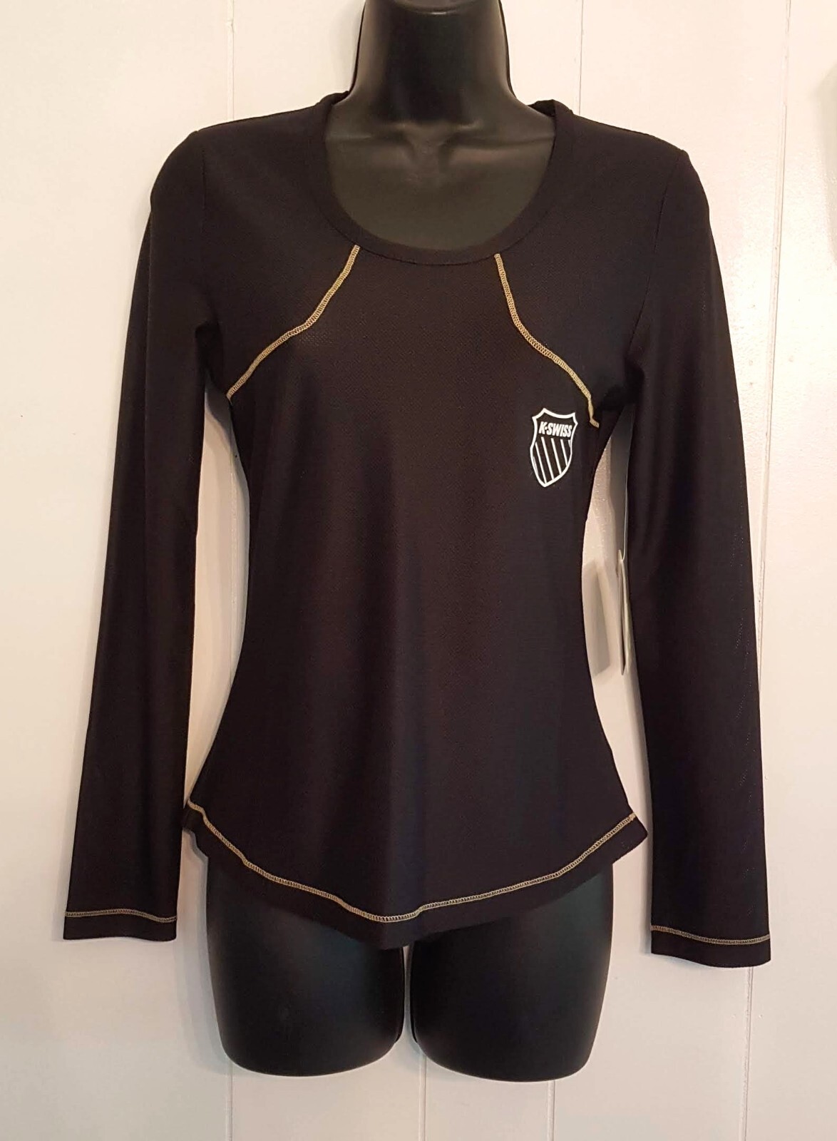 NWT K-Swiss Practic Top size Small Black w/ Gold Stitching Logo Lite Weight Mesh
