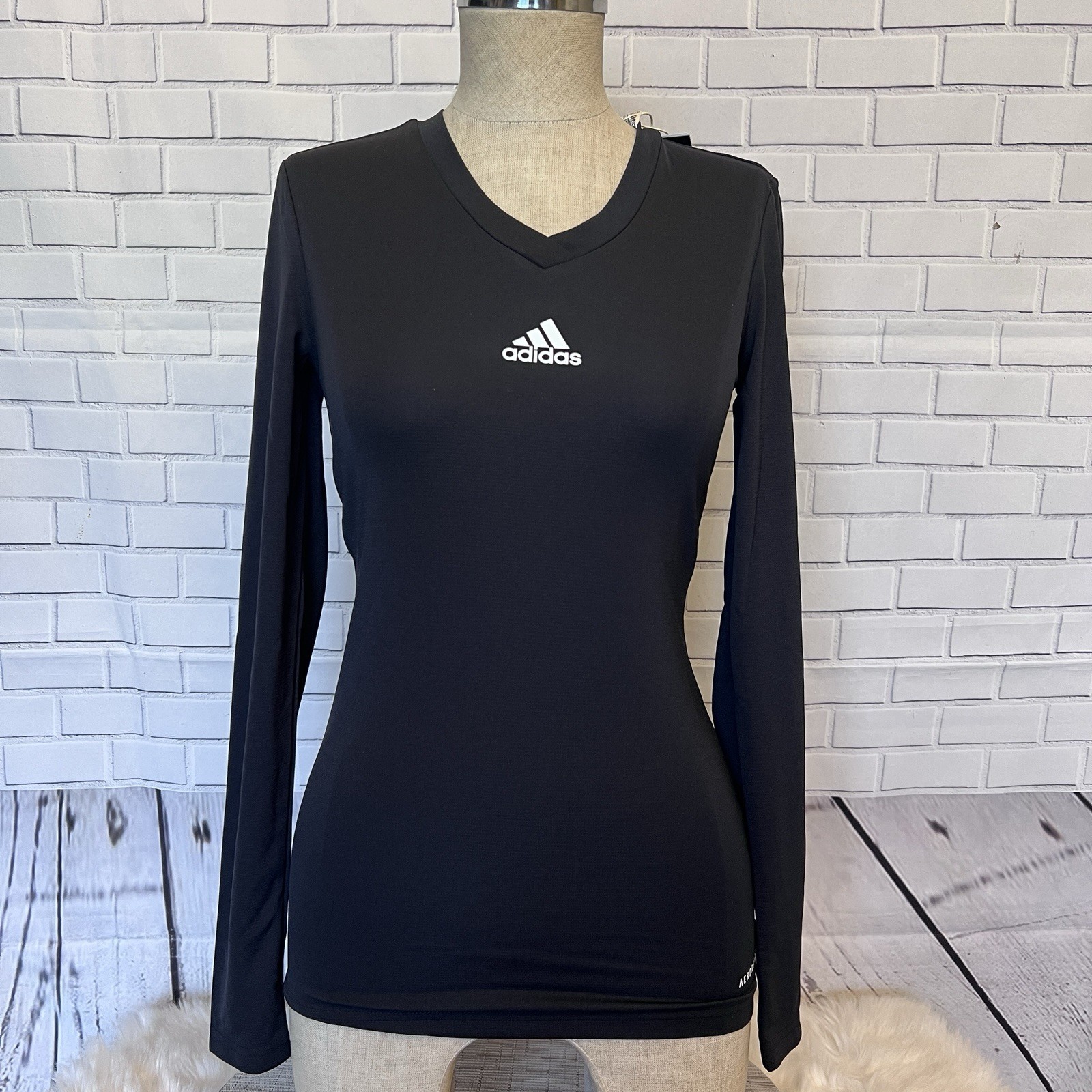 Adidas Team Base Top Women’s XS Black Long Sleeve Pullover Performance NEW