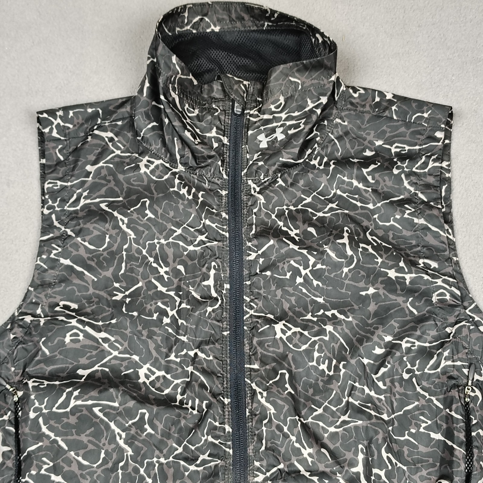 Under Armour STORM Vest Women XL Black Camo Water Repel Running Reflective Vent