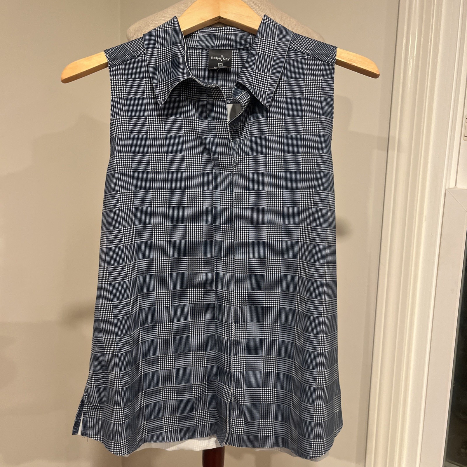 BELYN KEY Navy Blue White Check Collar Top Blouse Sleeveless Golf Shirt Size M