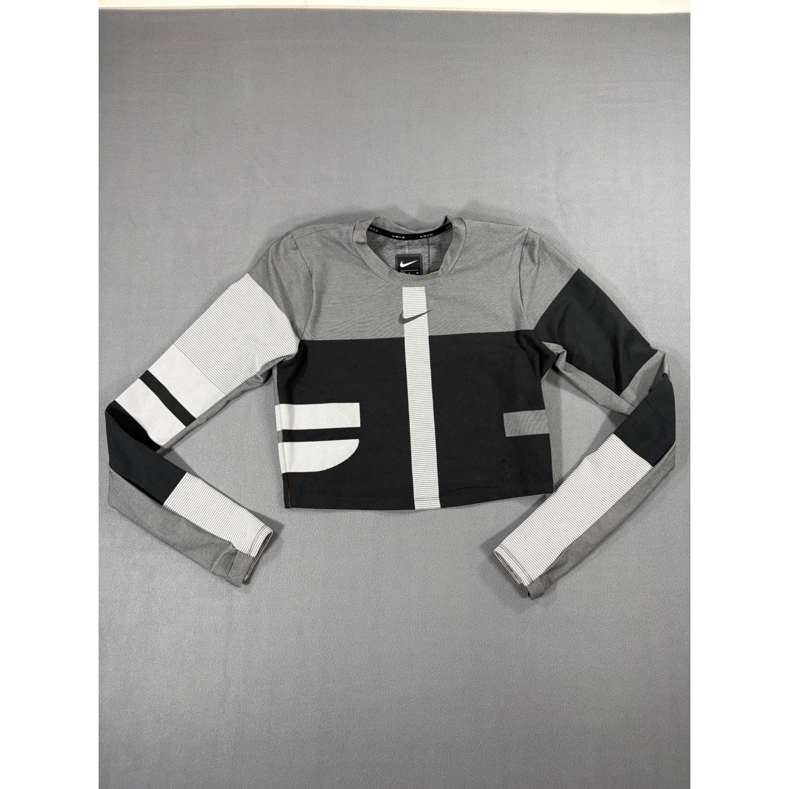 Nike Crop Top Women Small Grey Black Long Sleeve Good Colorblock AO8674-010