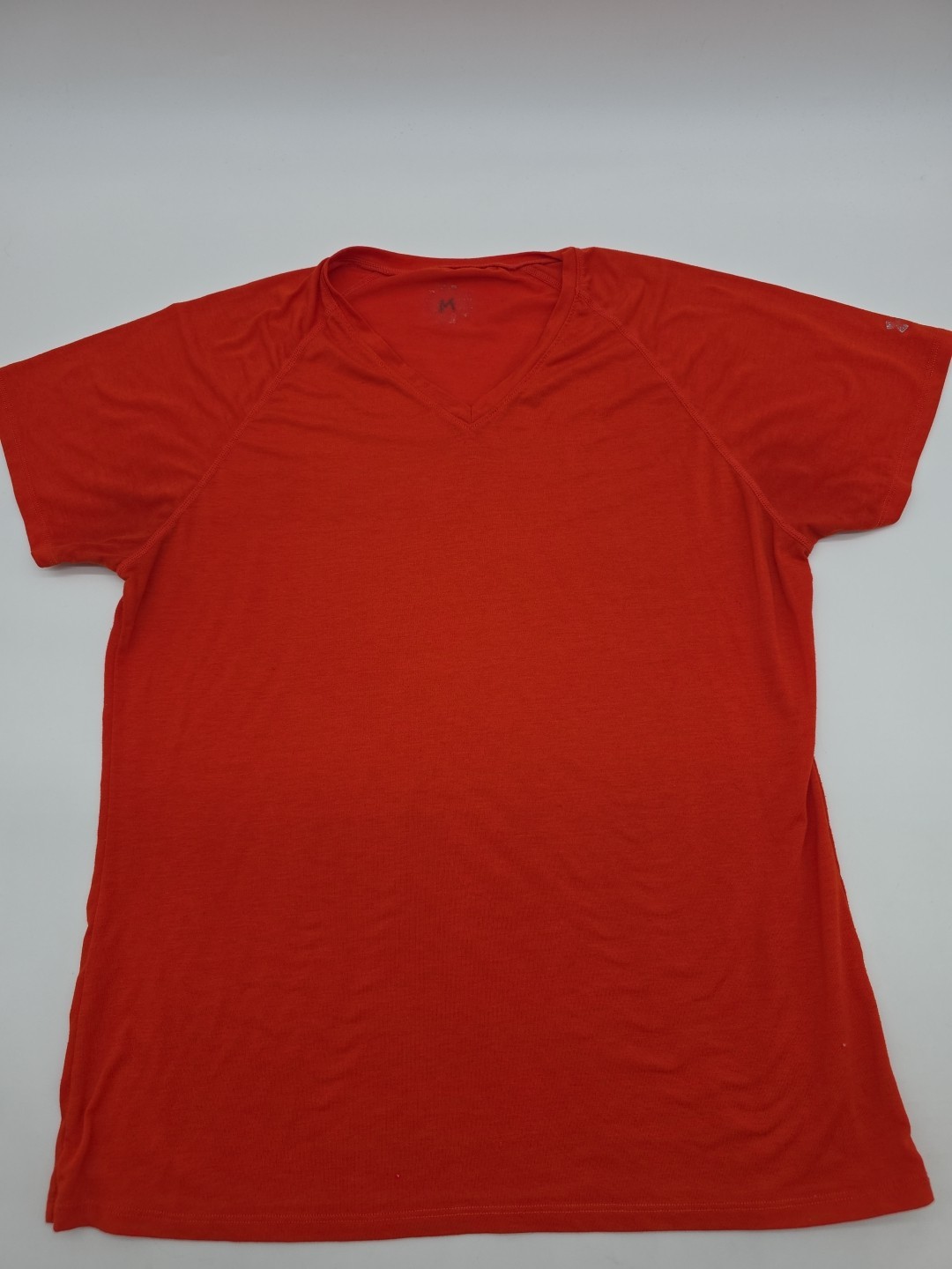 Under Armour T-Shirt Women Medium Orange V Neck Solid. #43489