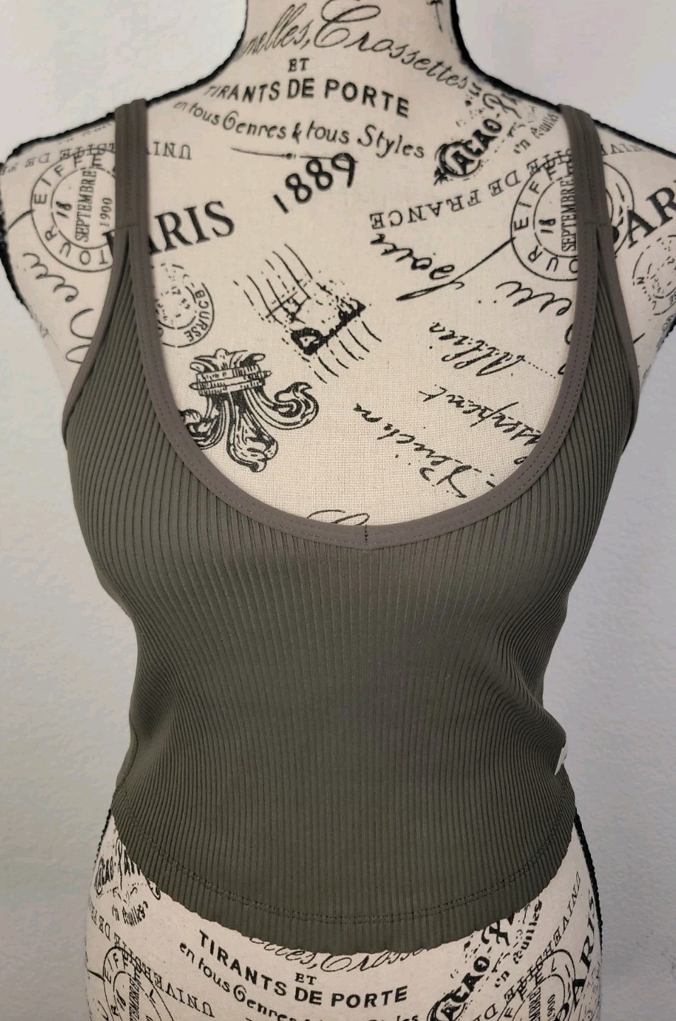 Vuori Rib Crop Tank Top Womens Sz XS Oregano Criss Cross Performance Athletic