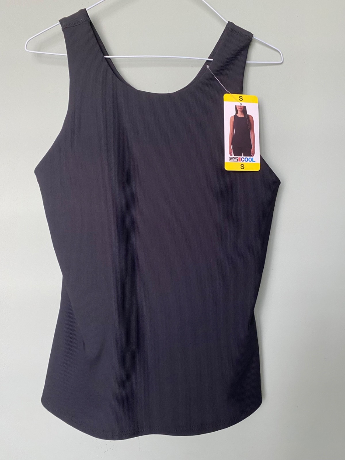 The NWT 32 Degrees Cool Women’s S Ribbed Bra Tank Top in Black