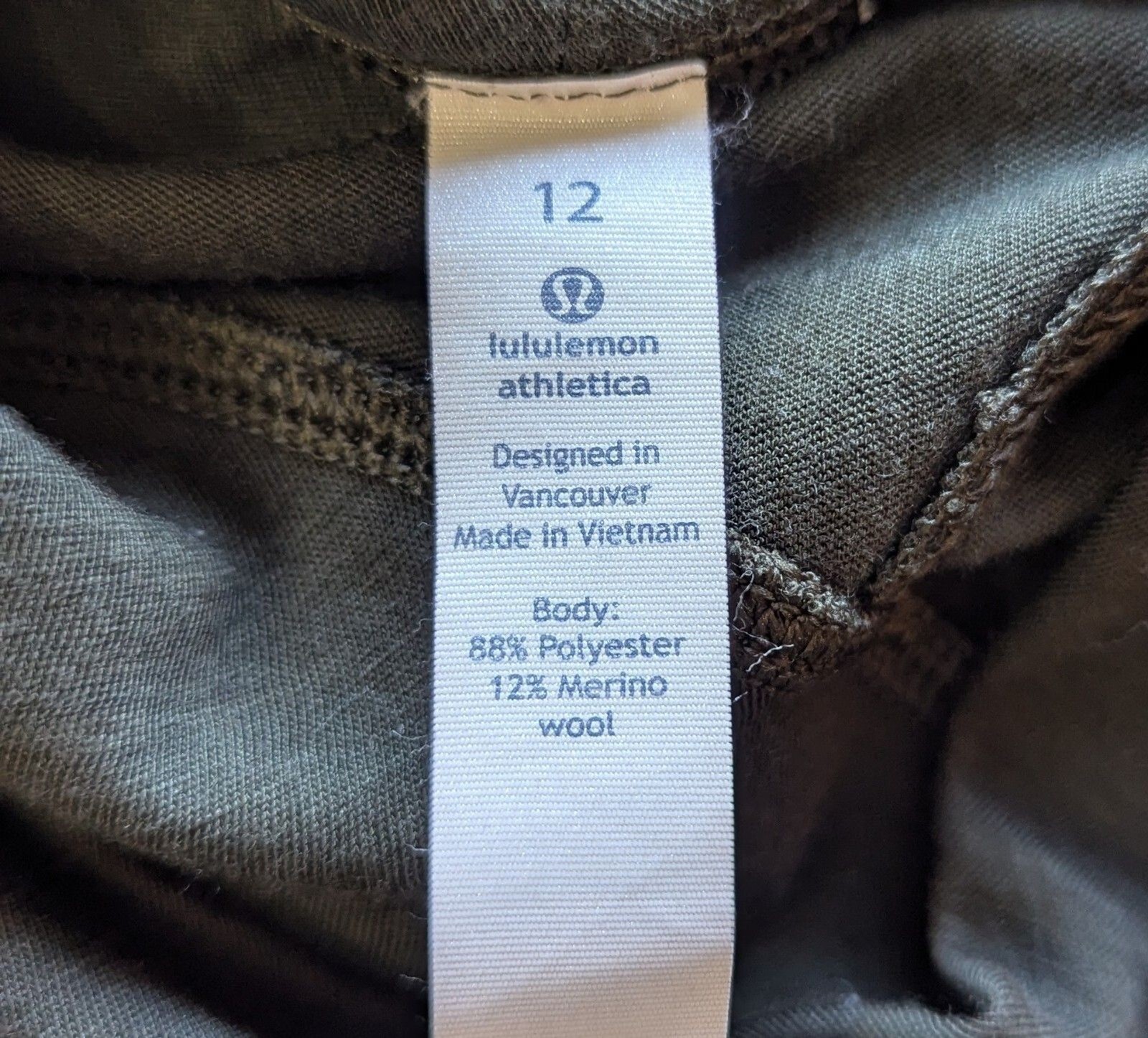 Lululemon Breathe-a-Wool Mock Turtleneck Tank Dark Olive Green Size 12 EUC