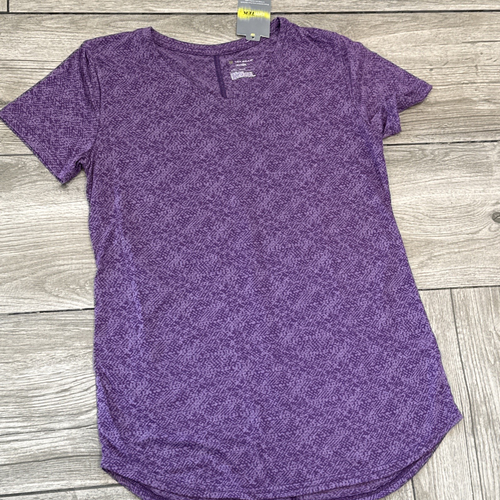 Medium TALL Tek Gear Purple Pattern V-Neck Drytek 2018 Performance T-Shirt