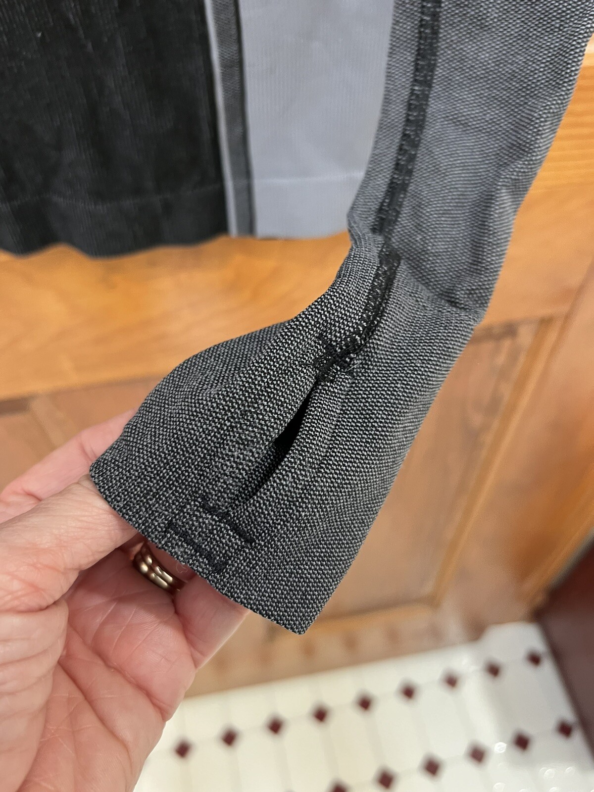 Athleta Derek Lam IOC Shirt XS Black Long Sleeves Ribbed Thumb Holes Womens