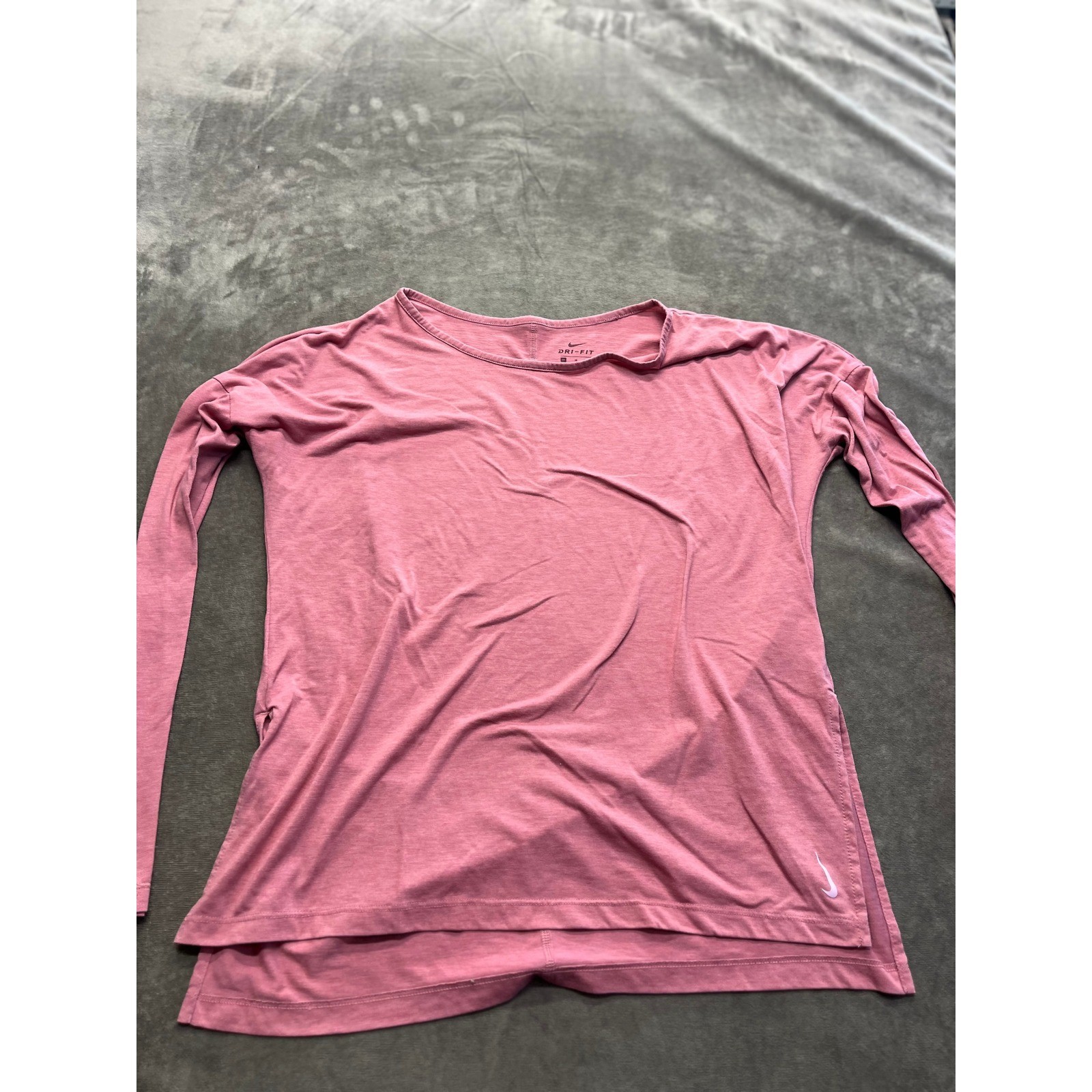 Nike Dri-FIT Womens Long Sleeve Training Top Pink Mauve High Low Hem Size M