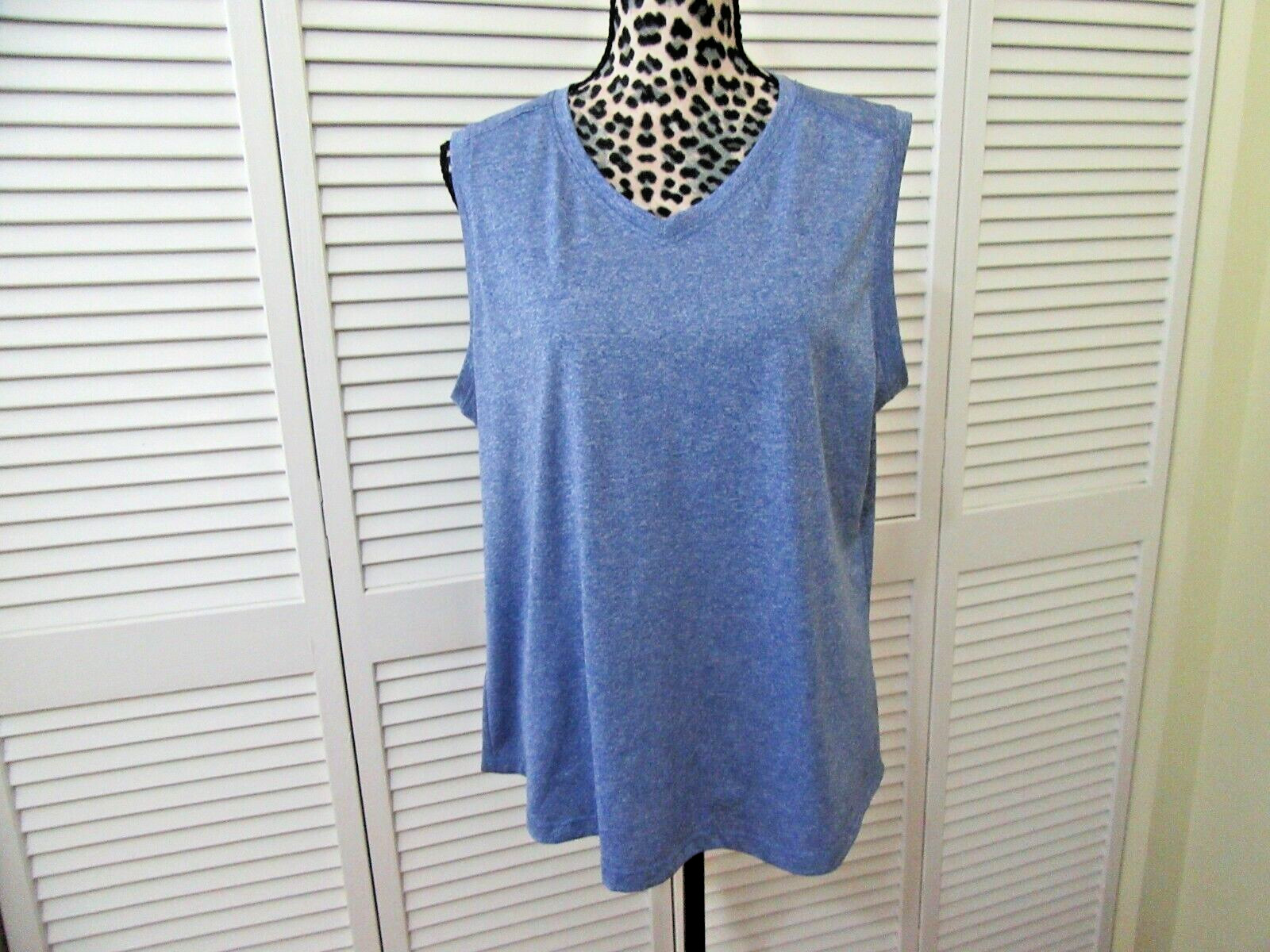 Danskin Top Woman 2X Blue active wear Sleeveless v-neck NEW