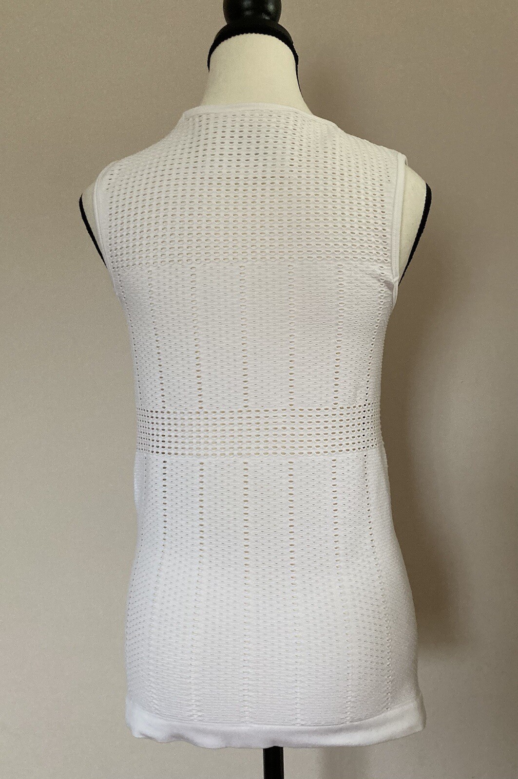 DEREK LAM 10C x ATHLETA Round Neck Sleeveless Top White size M