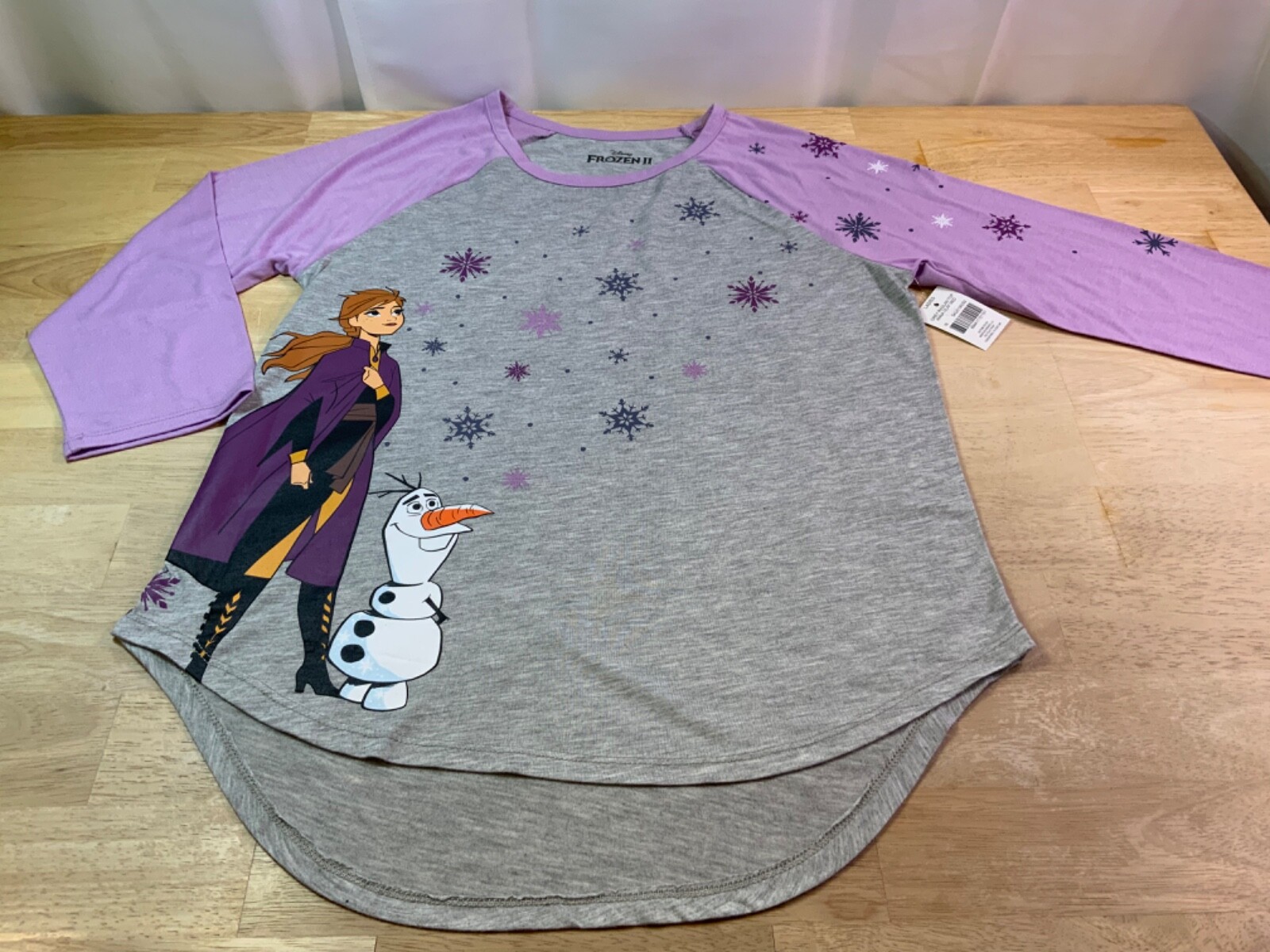 New Women’s/Junior’s Disney Frozen LS Tee Size M with Anna & Olaf—Nice Looking!*