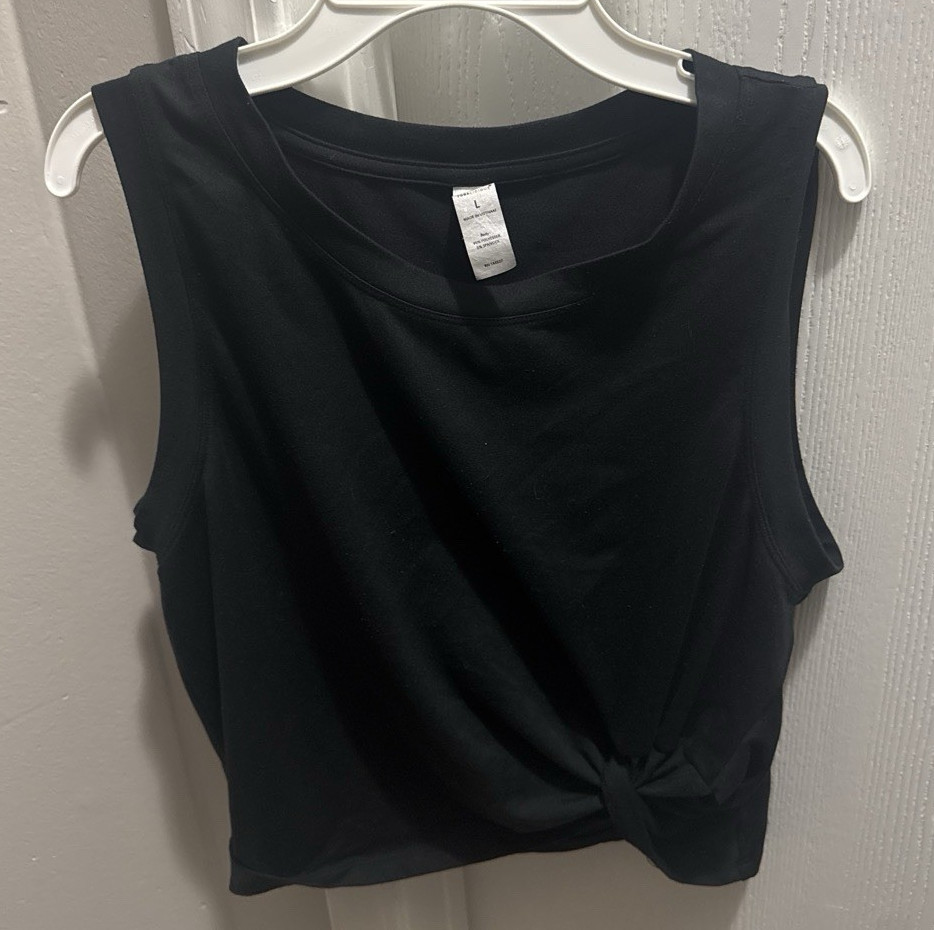 Yogalicious Women’s Black Cropped Tank Top L Breathable Lightweight Round Neck