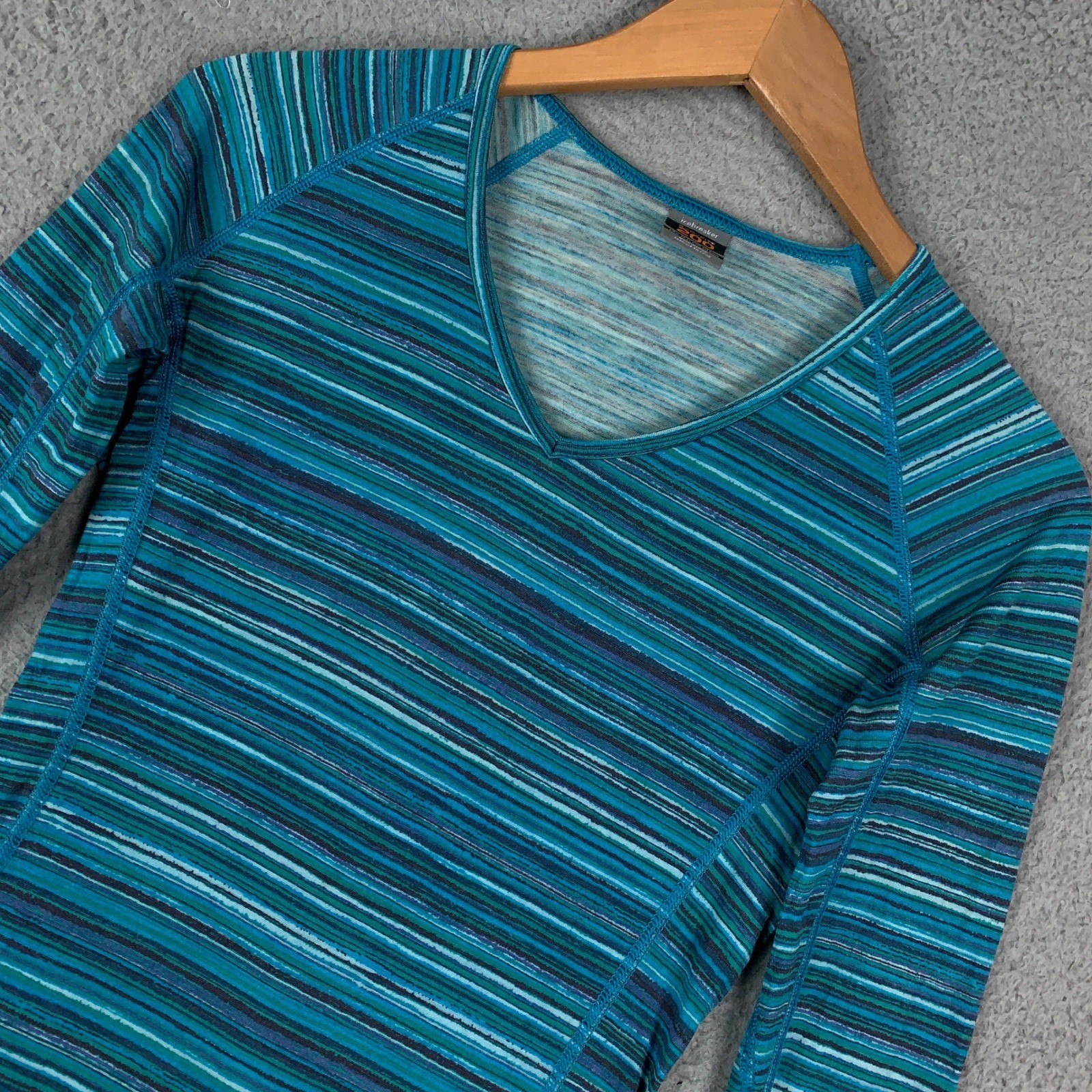 Icebreaker Merino Oasis Base Layer Top Women’s Small S Teal Striped Wool V-Neck